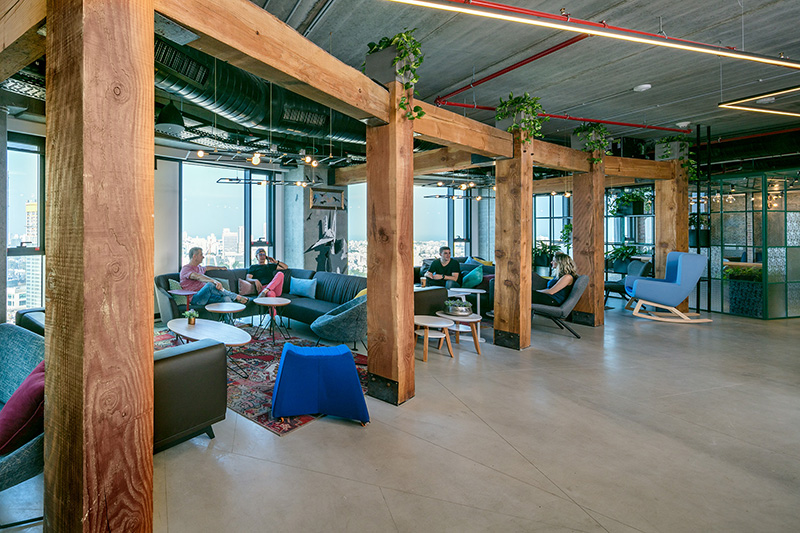 חלל ישיבה מעוצב במשרד